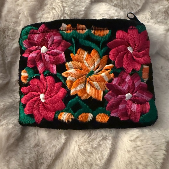 Floral Embroidered Clutch - Multicolor - Picture 2 of 5